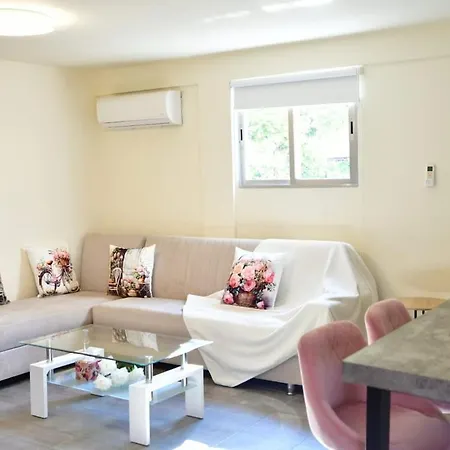 Heated Jacuzzi & Luxury Garden Retreat Larnaca
