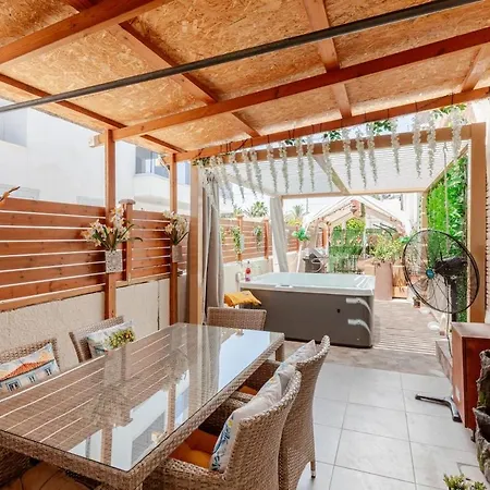 Heated Jacuzzi & Luxury Garden Retreat Holiday home Larnaca