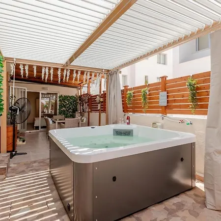 Heated Jacuzzi & Luxury Garden Retreat * Larnaca