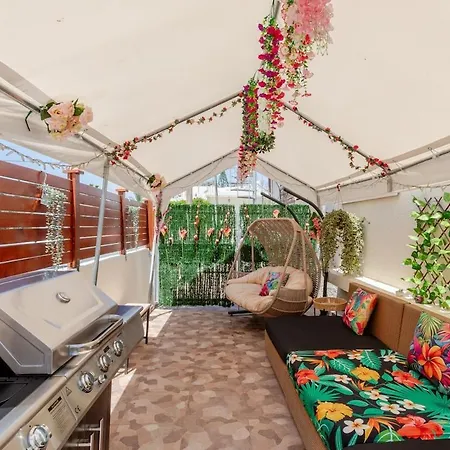 Holiday home Heated Jacuzzi & Luxury Garden Retreat