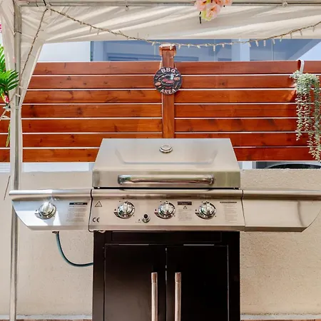 Heated Jacuzzi & Luxury Garden Retreat Feriehus