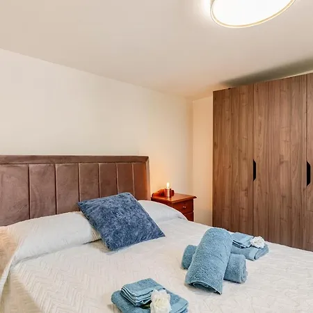 Holiday home Heated Jacuzzi & Luxury Garden Retreat *