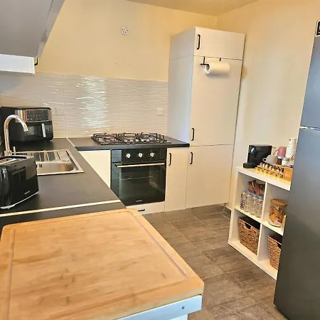Holiday home Heated Jacuzzi & Luxury Garden Retreat *
