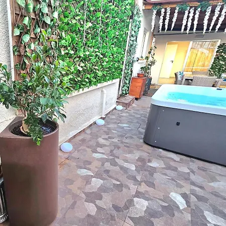 Heated Jacuzzi & Luxury Garden Retreat Feriehus