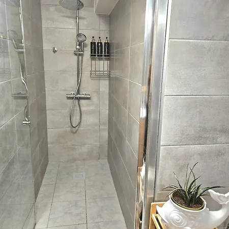 Heated Jacuzzi & Luxury Garden Retreat Larnaca