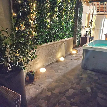 Holiday home Heated Jacuzzi & Luxury Garden Retreat *